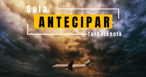 Avião comercial em meio a nuvens escuras e densas, indicativo de turbulência em voos
