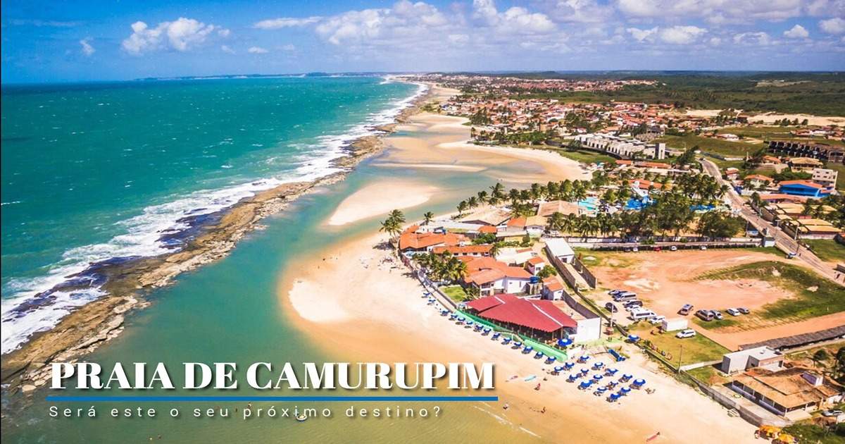 Vista aérea das piscinas naturais e recifes na vibrante Praia de Camurupim