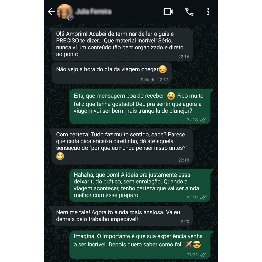 Captura de tela de uma conversa no WhatsApp onde uma cliente elogia o Guia Completo de Porto de Galinhas, destacando a organização do material e como ele facilitou o planejamento da viagem.