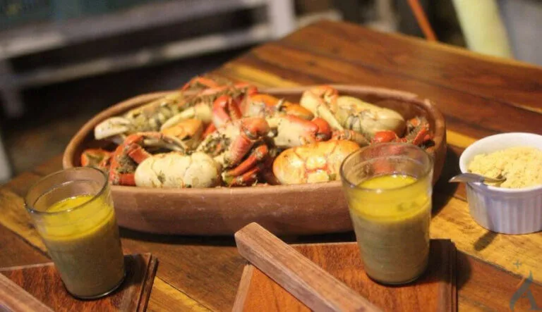 Pratos cearenses à beira-mar em Paracuru, Ceará, Brasil